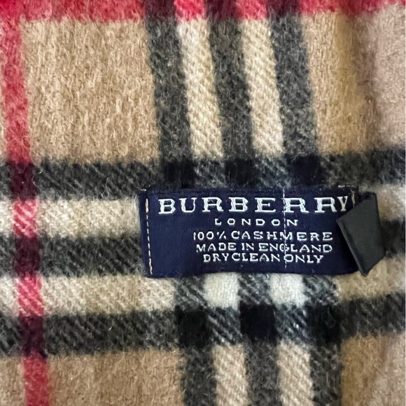 EUC Burberry Signature Pattern Scarf - Picture 3 of 3